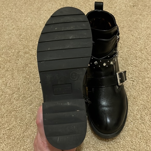 Boots - Picture 4 of 7